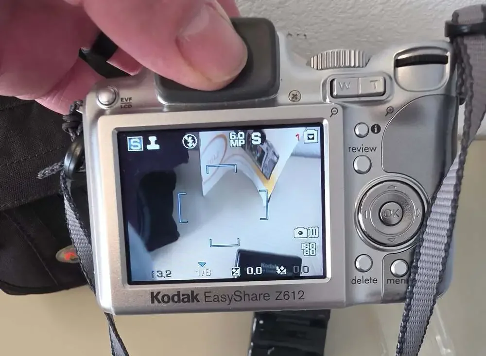 Kodak EasyShare Z612 Digital Camera Bundle with Bag Charger and Manual Tested!